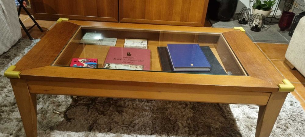 Móvel de sala +mesa frente sofá