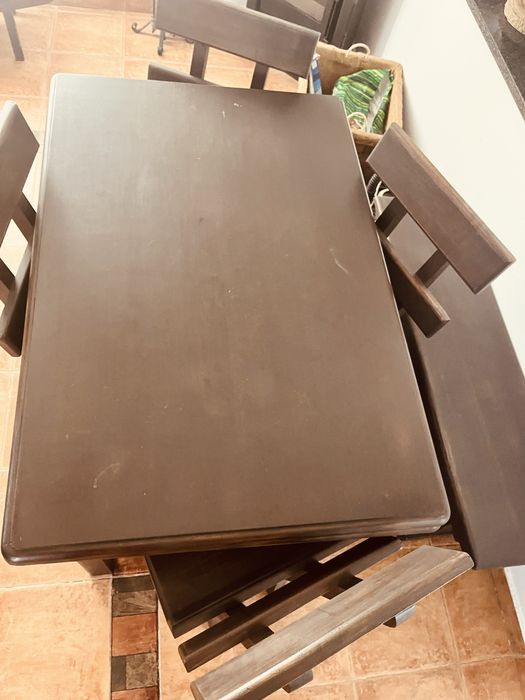 Mesa em Madeira Maciça Castanha – Expandível, Alta Qualidade