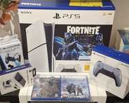 Ps5 Slim 1TB selada c/leitor+2 comandos+2 jogos+estação+capa+garantia