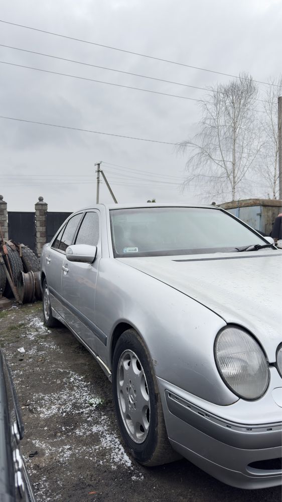 Розборка Мерседеса W210 рест на 2.2 моторі