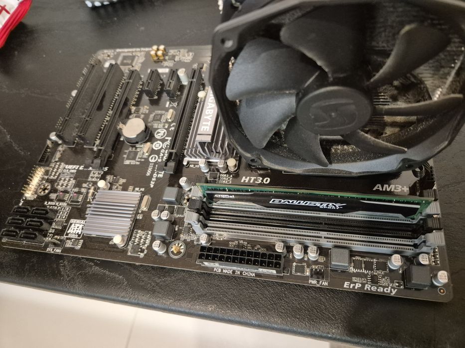 Gigabyte 970a-ds3p amd fx-6350 3.9 GHz 8gb ram