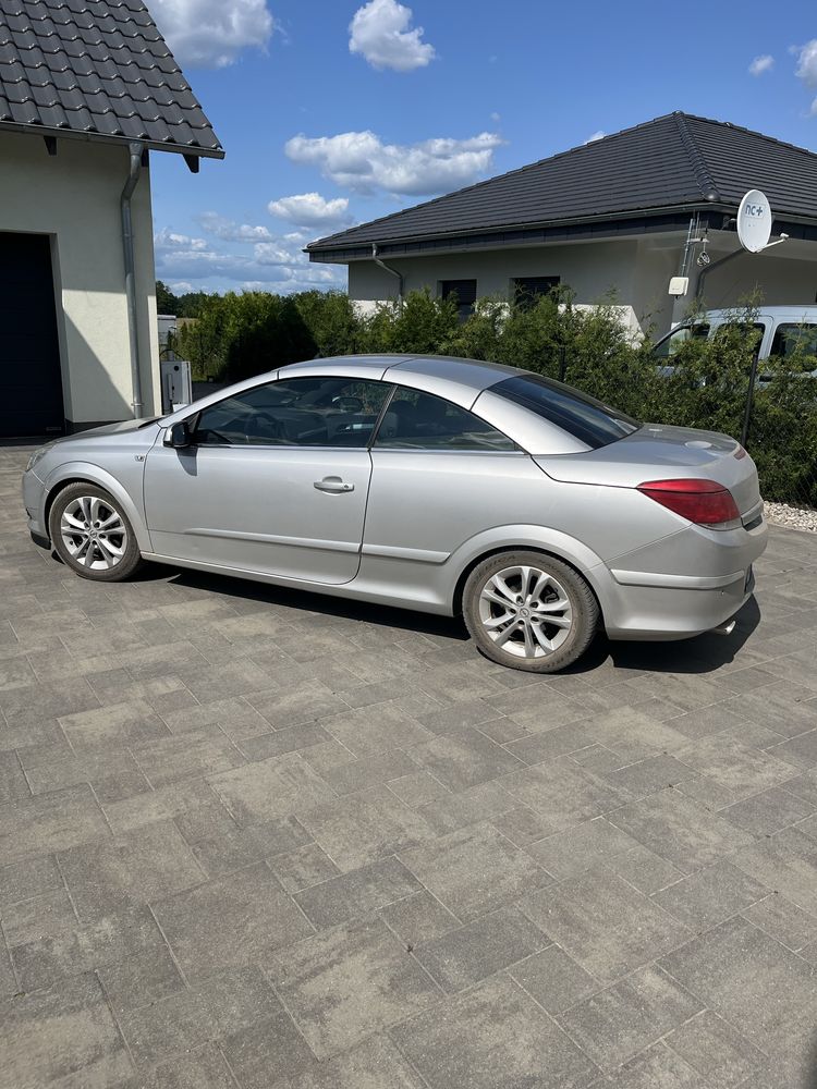 Opel Astra H w wersji kabriolet Cosmo