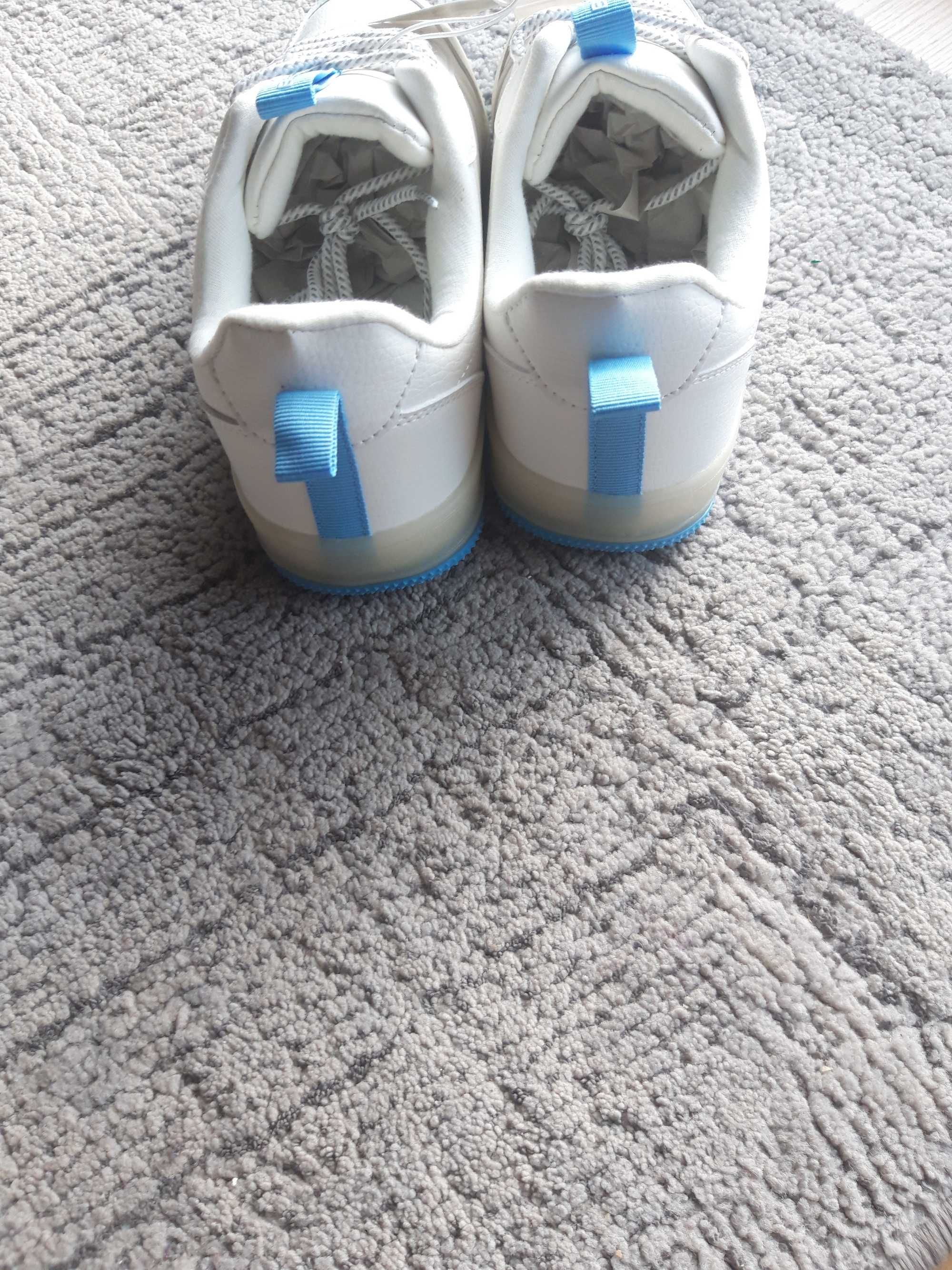 Buty sportowe sneakersy Reserved 40 nowe białe chłopięce