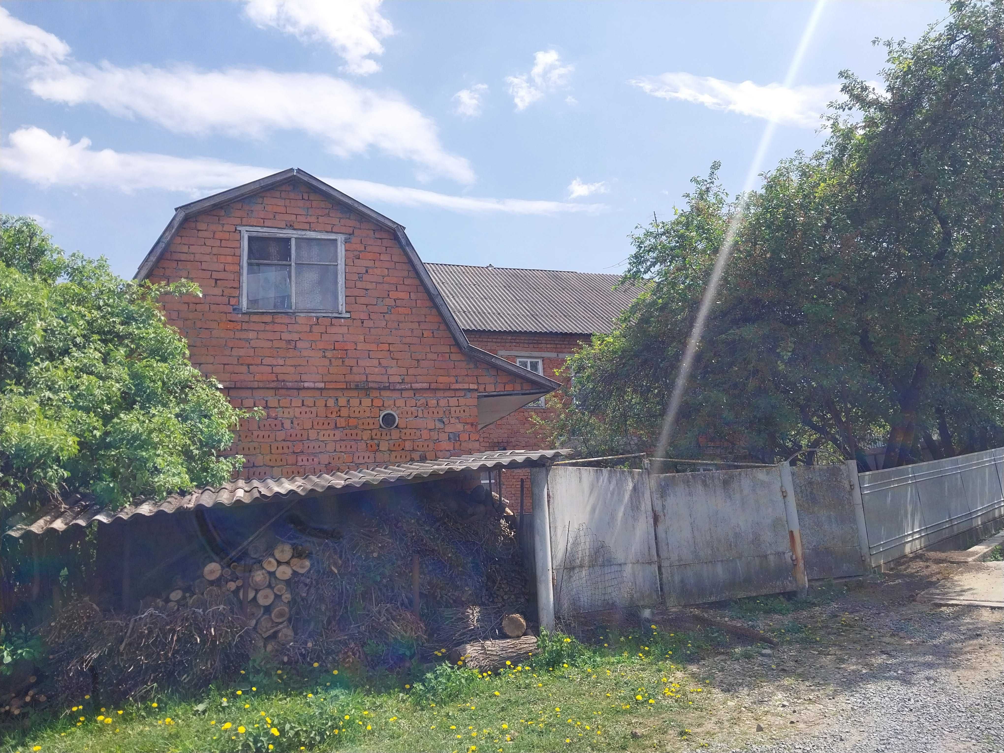 Терміново продається будинок 2 поверхи, р - н Центр