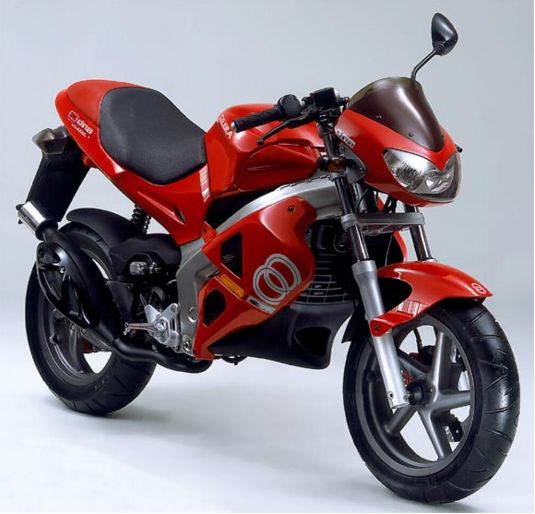 Aprilia Gilera DNA 125 50 kanapa owiewka ogon regulator wiazka tarcza