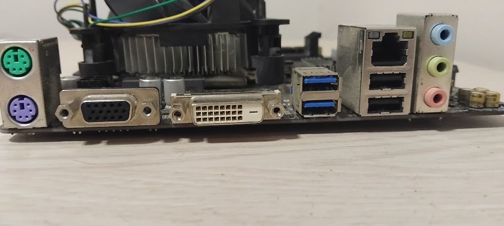 Płyta główna GIGABYTE GA-H110M-S2V z procesorem Intel pentium g4560