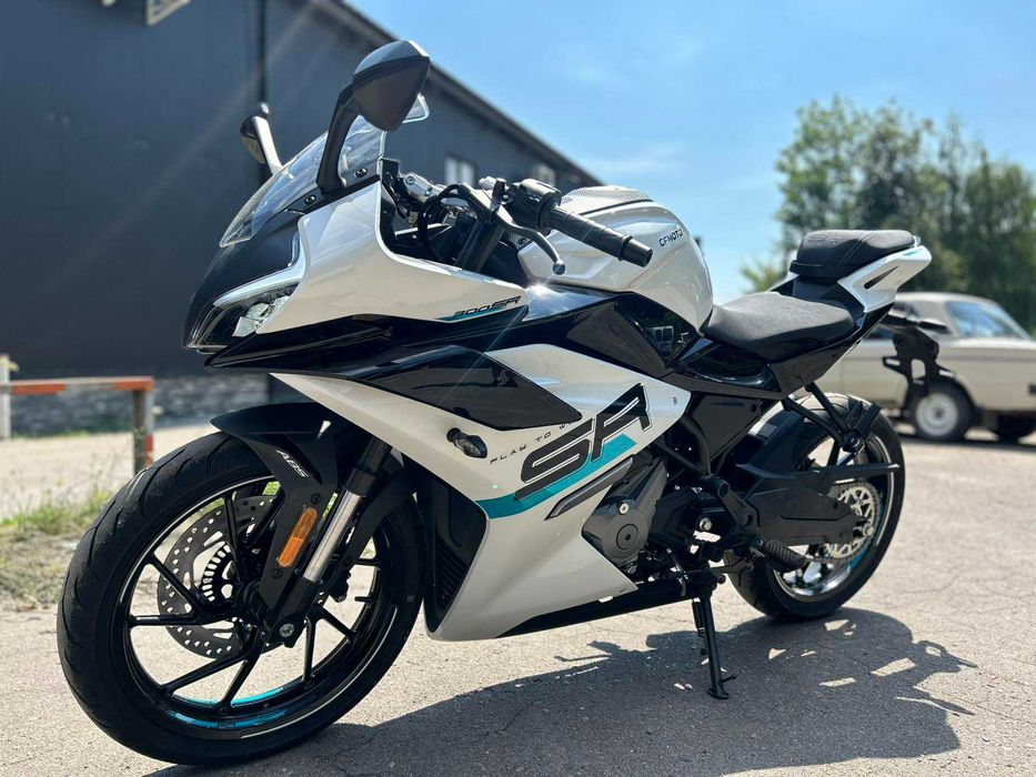 Мотоцикл CFMOTO 300SR