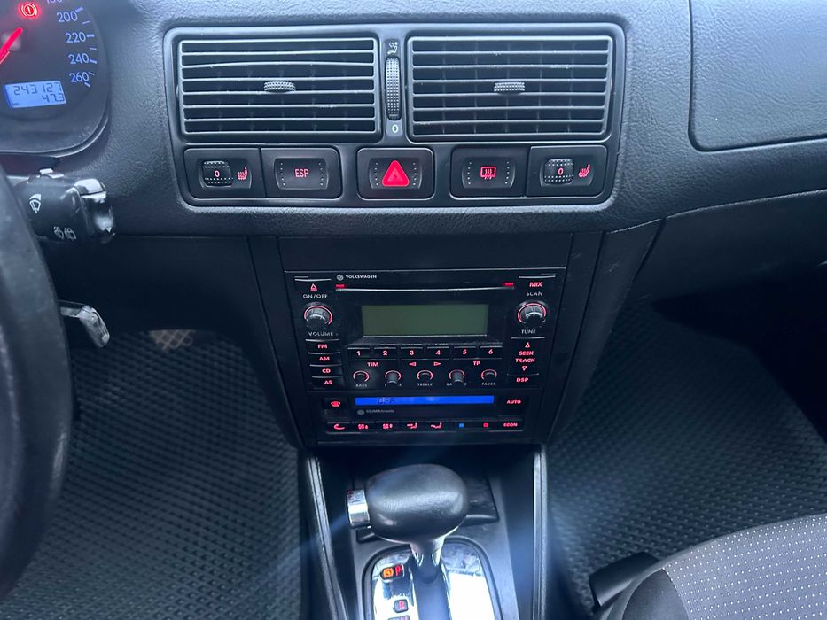 Фольксваген Гольф  1.6 АКПП