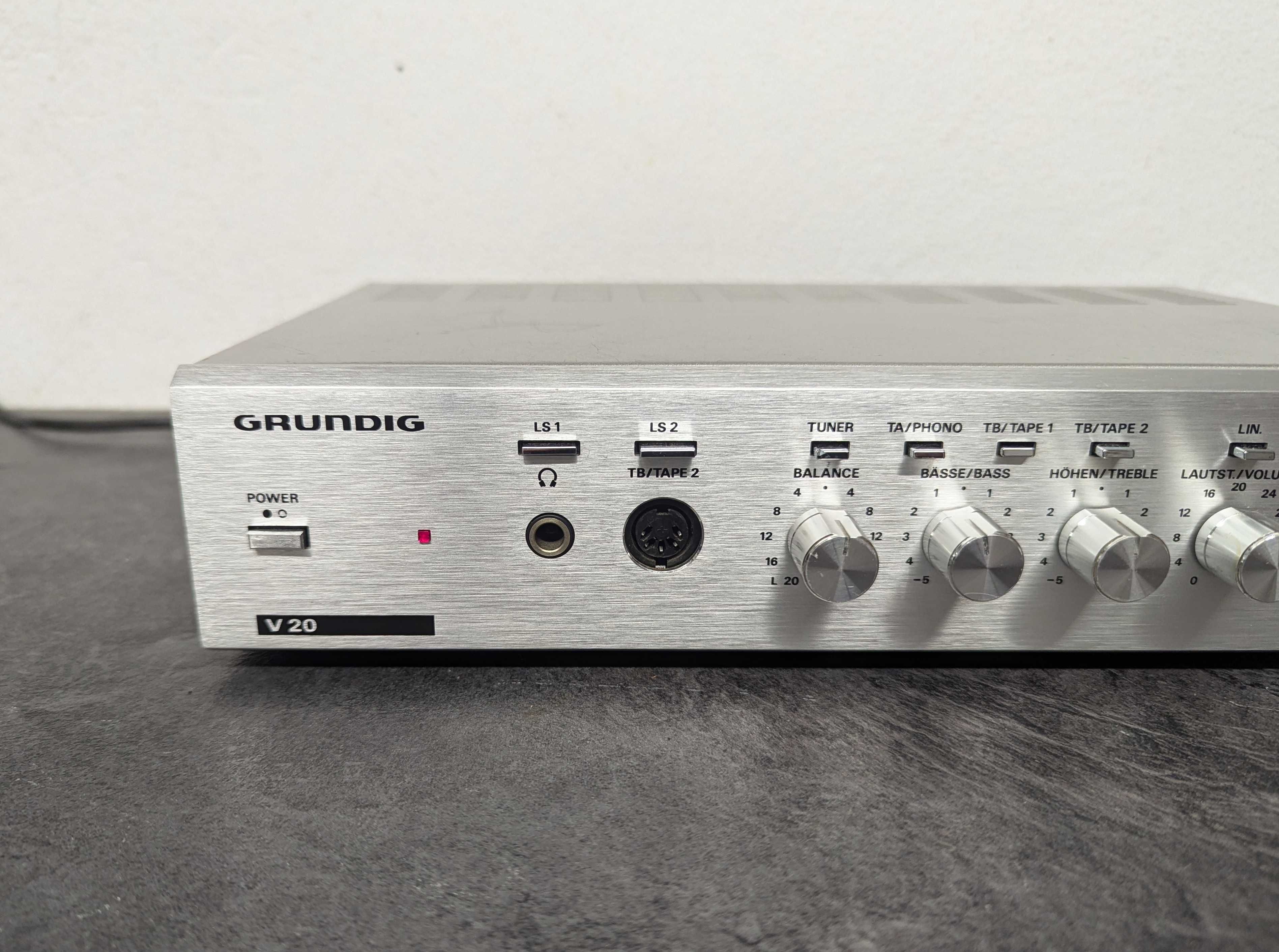 Міні стерео підсилювач Grundig V 20.
