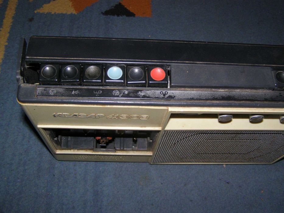 Магнитофон Квазар.
