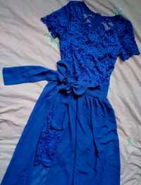 Вечірня круживна сукня синього кольору двійка з довгим низом
