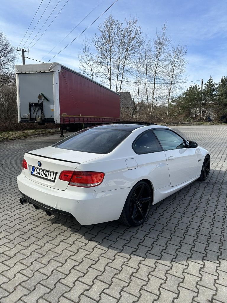 Sprzedam  BMW E92 320I z niski przebieg