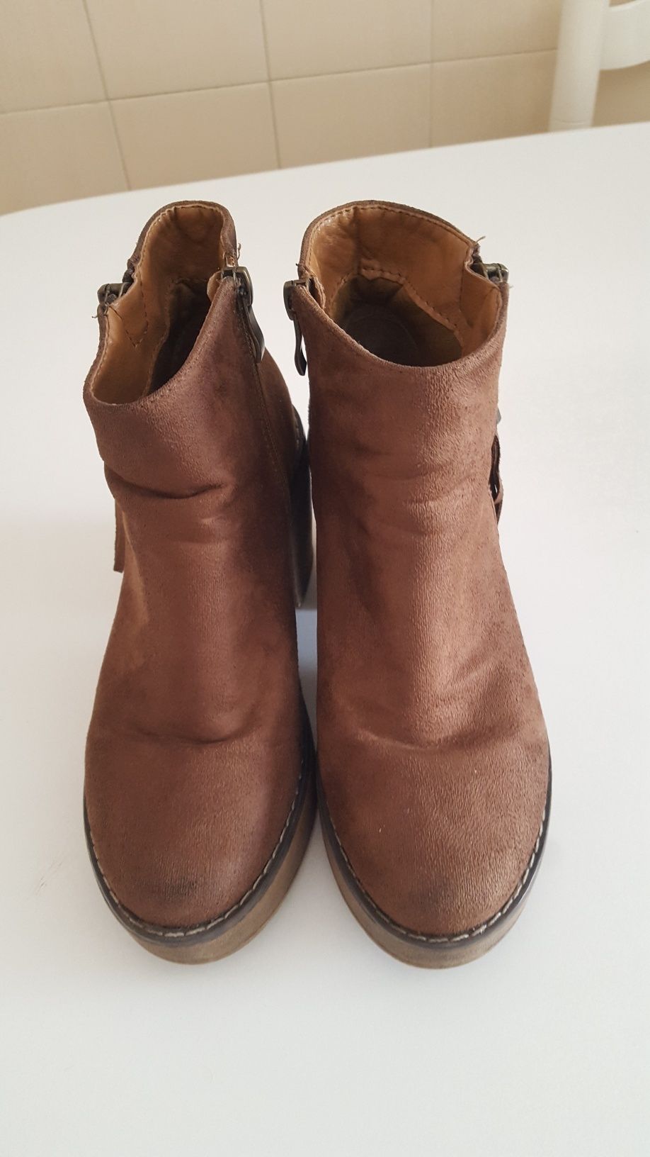Botas castanhas tamanho 37
