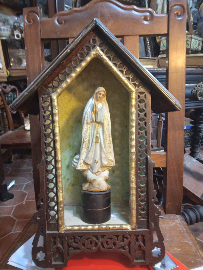 Oratório em talha vazada arte nova