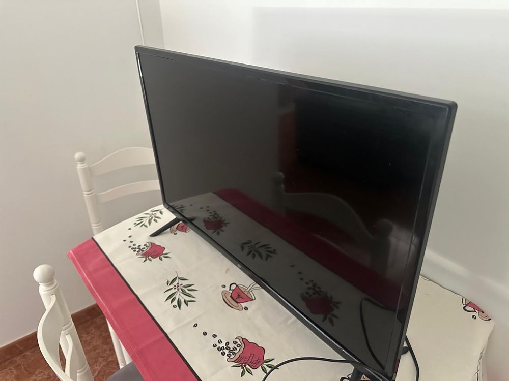 Tv e acessorio de fixação na parede - Novo