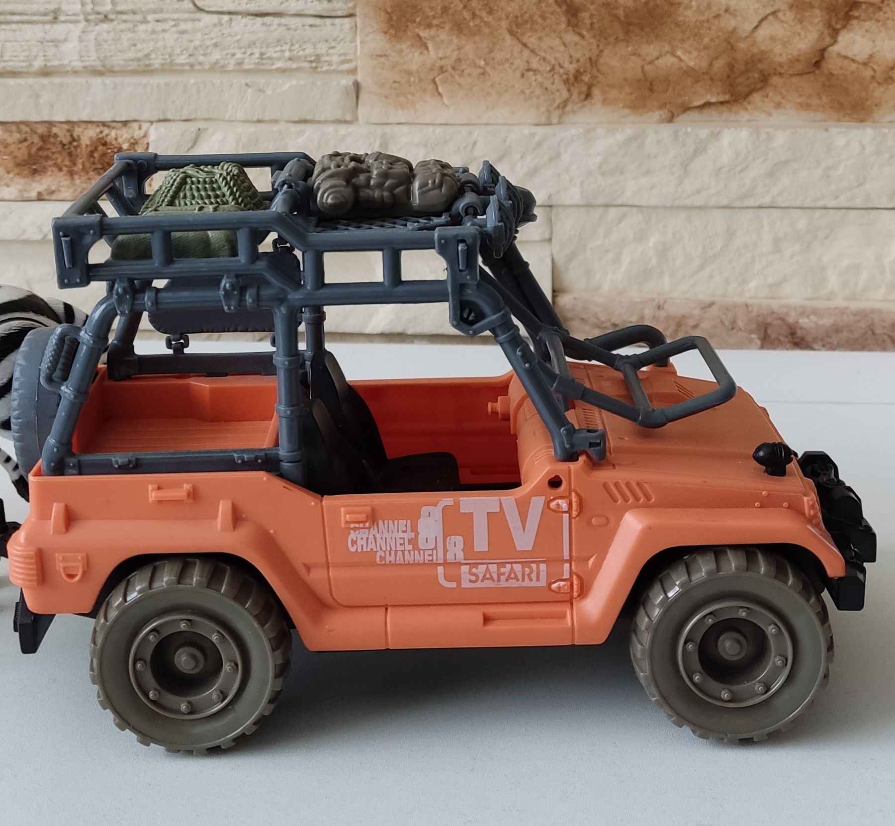Zestaw safari samochód jeep + figurki