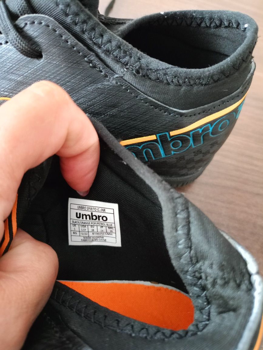 Halówki Umbro rozmiar 38