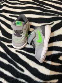 Buty niechodki, Nike 18,5 Adidas