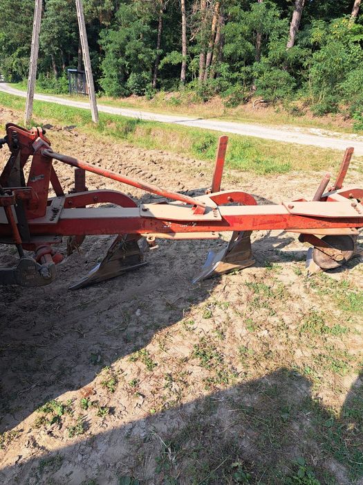 Плуг 3х корпусний