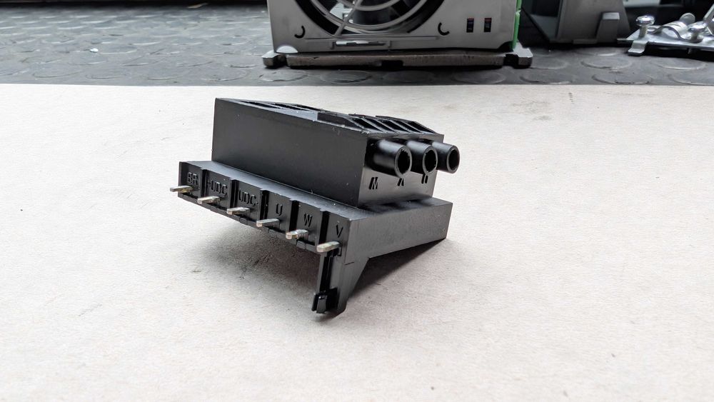 Силовий клемний ряд U.V.W для ПЧ Micro Drive FC 051