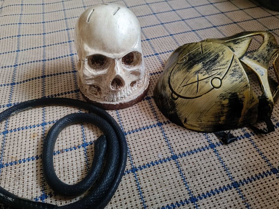 Zestaw na Helloween ! Czaszka skarbonka ,maska, żmija