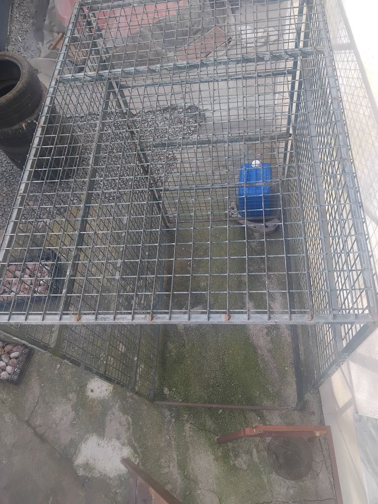 Gaiola,ou jaula,para aves e animais  domésticos.