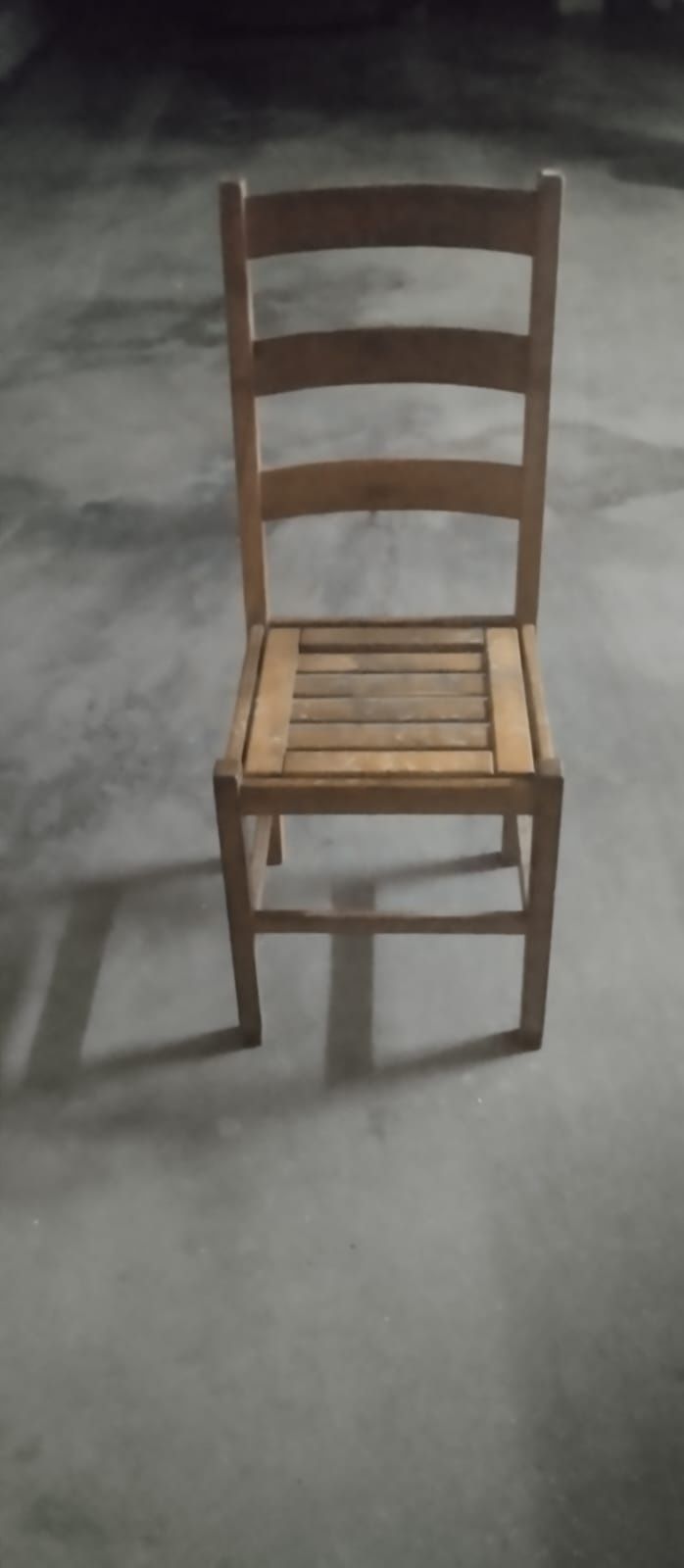 Mesa com tampo de pedra e 6 cadeiras