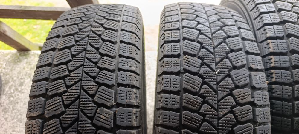 215/65R16 Falken zimowe 7-8 mm