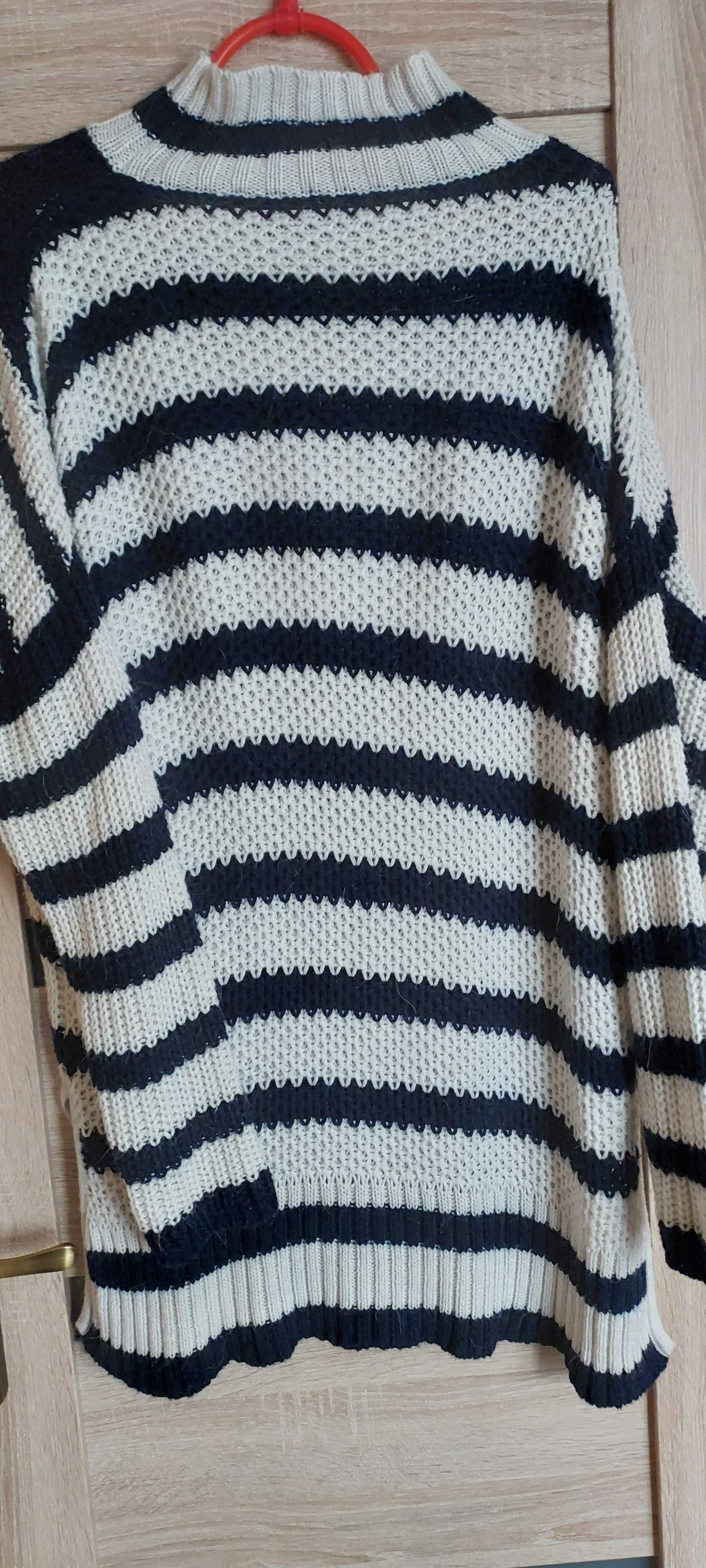 Cieplutki sweter