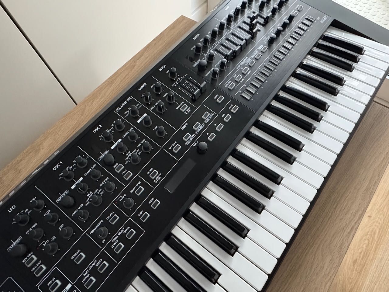 Syntezator Roland System-8