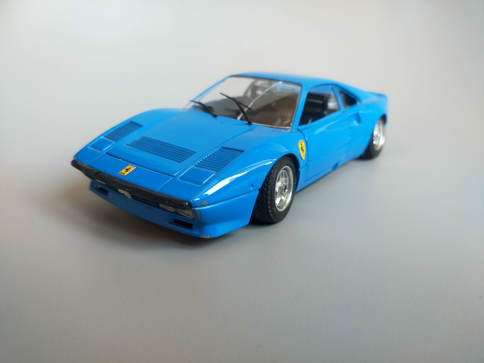 Bburago Burago Ferrari GTO 1984 skala 1:24