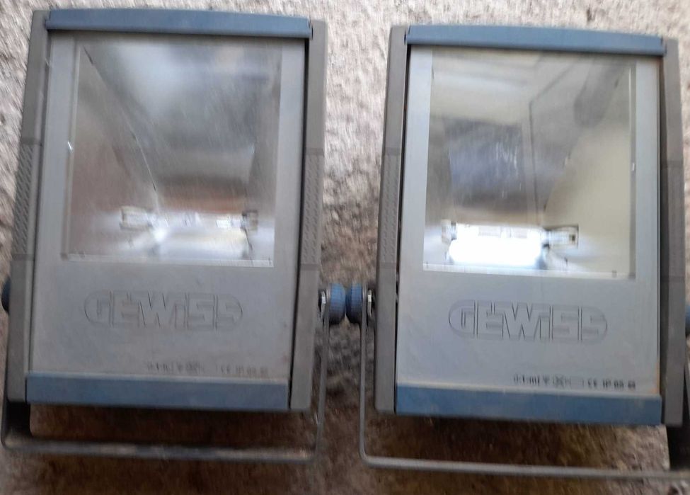 Dois Projetores halogénio GEWISS