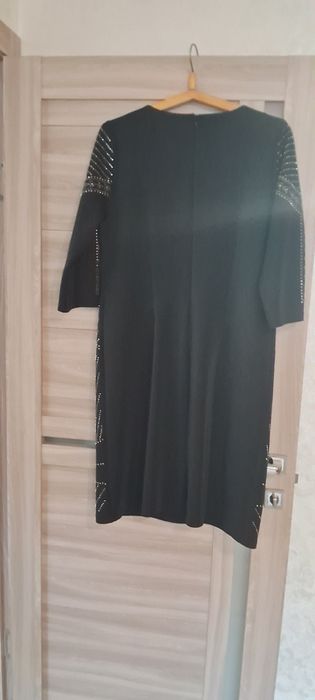 Продам вишукану  сукню(50-52р)