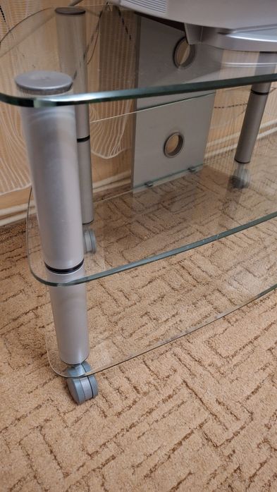 Столик під телевізор з скла.