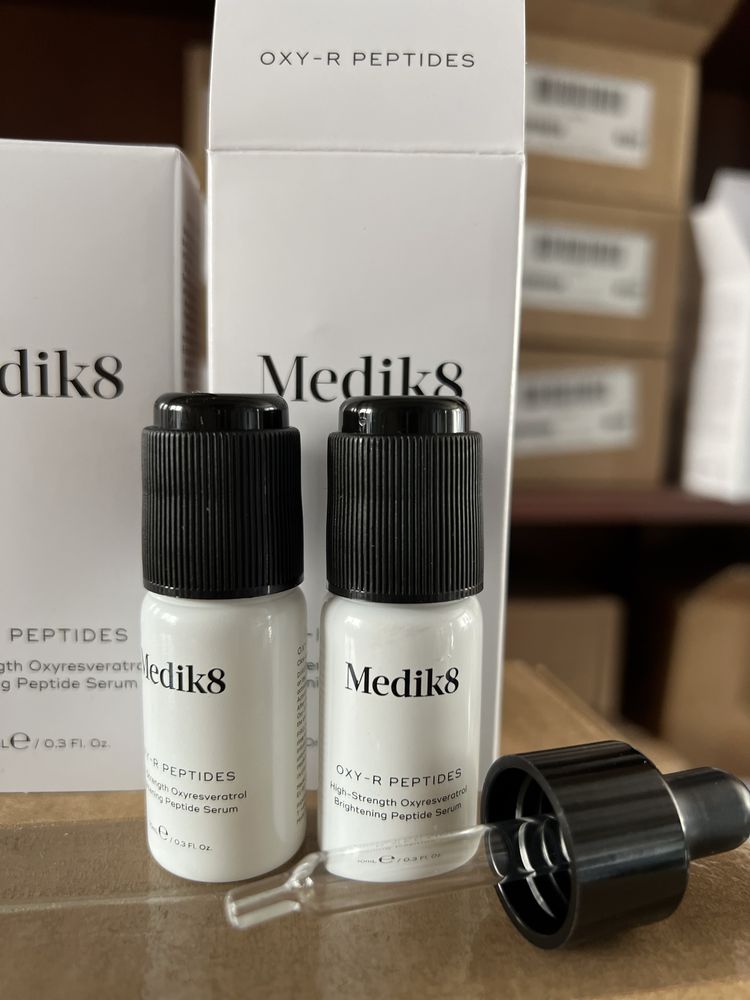 Medik8 Oxy-R Peptides освітлювальна пептидна сироватка