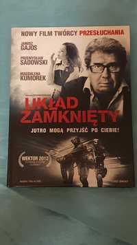 Układ Zamknięty  DVD + Książka