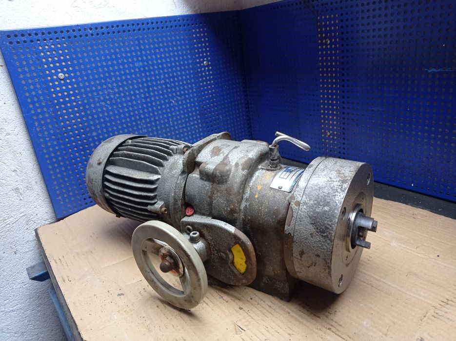 Przekładnia 100/min silnik 0,37kw wariator  motoreduktor