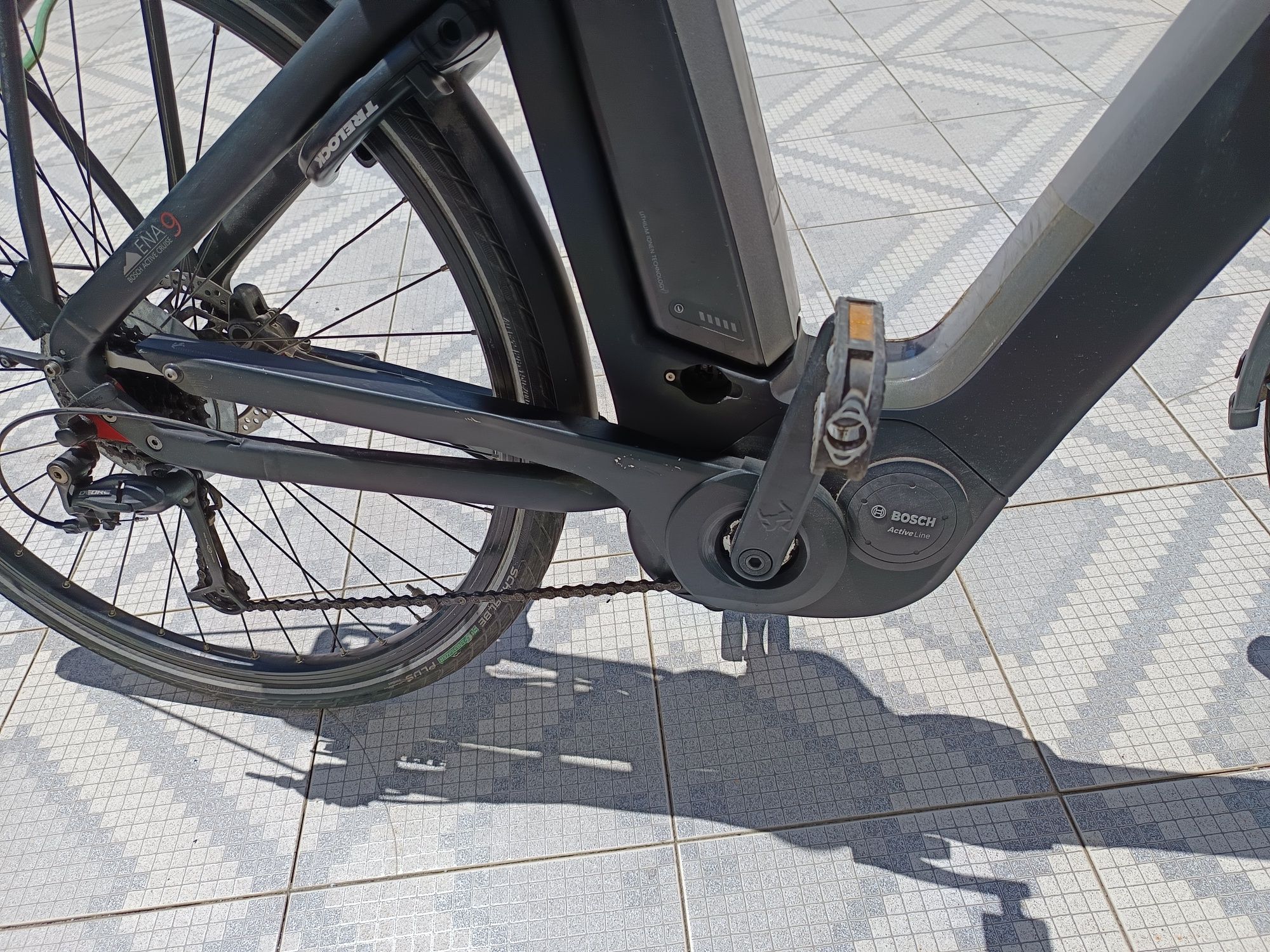 Bicicleta elétrica com motor boch