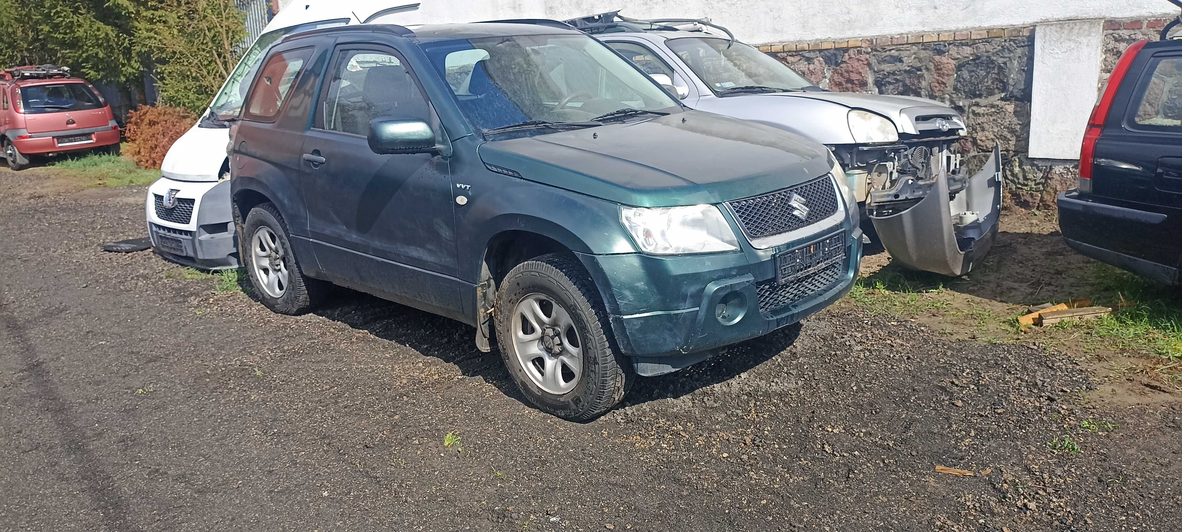 suzuki grand vitara 4x4 1.6 16v M16A  lak Z2T samochód na części