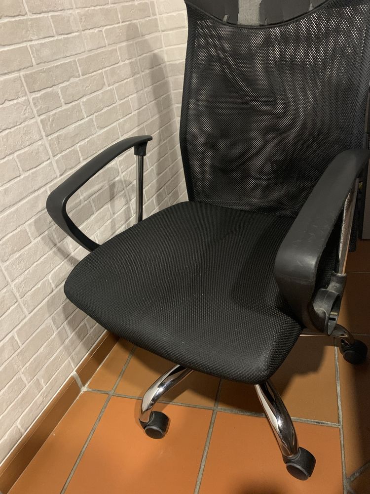 Cadeira Preta de Escritorio Usada