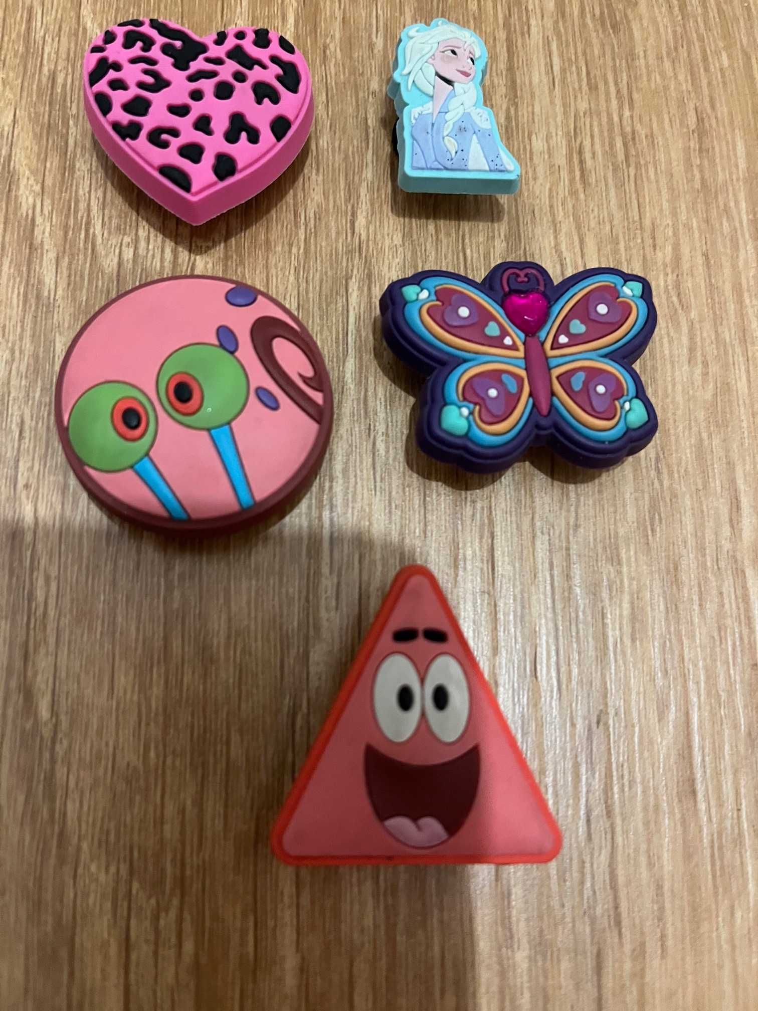 Jibbitz, przypinki do crocs, ORYGINALNE, SpongeBob, Elza i inne