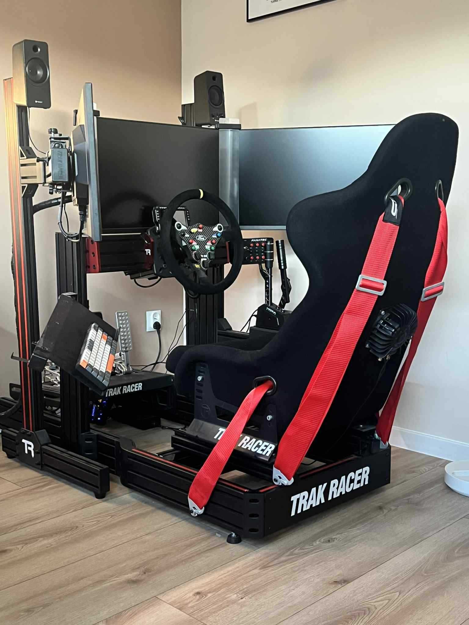 Profesjonalny zestaw SimRacing Simucube + Simtrecs + triple screen