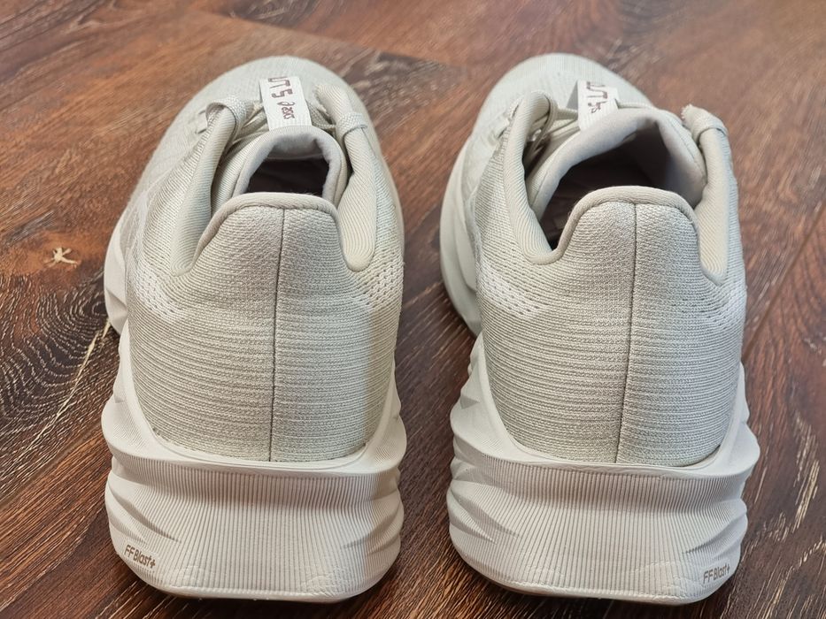 Оригінал 100% кросівки чоловічі asics dynablast 5  euro 44.5