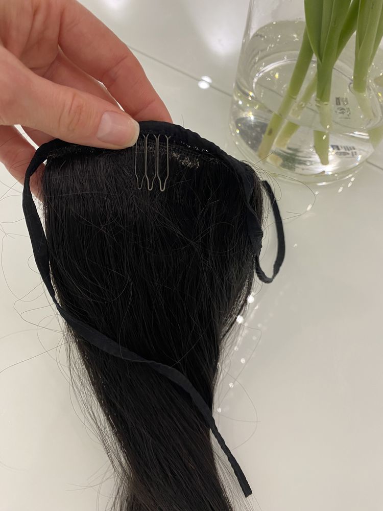 Шиньйон хвіст із слов’янського волосся на стрічці