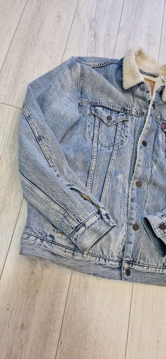 Levis  L.          .