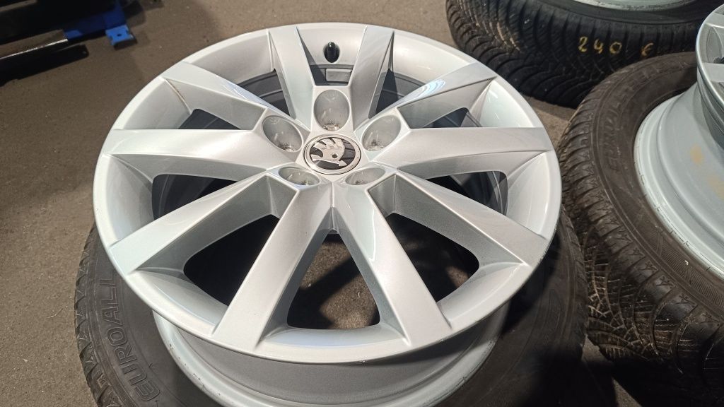 Felgi Skoda 6Jx16 ET38 5x100  Srebrne