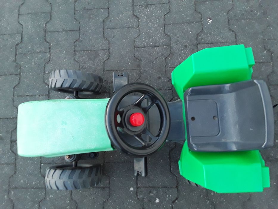 Traktor dziecięcy na pedały