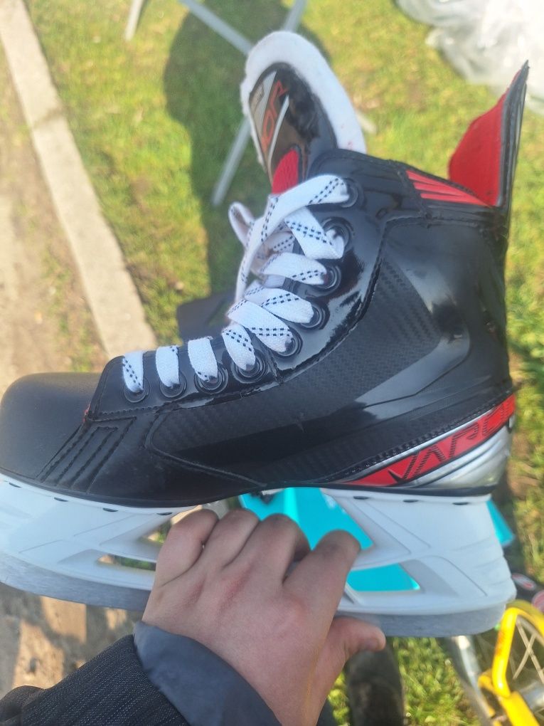 Sprzedam łyżwy bauer vapor x2