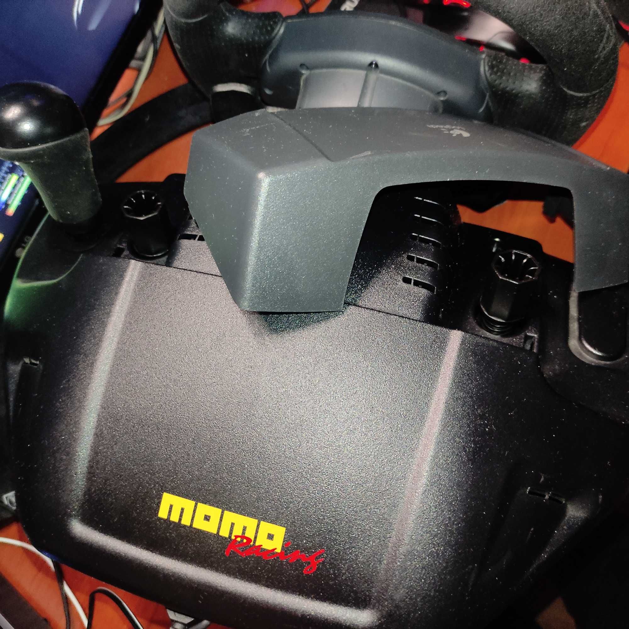 Легендарный игровой руль Logitech MOMO Racing