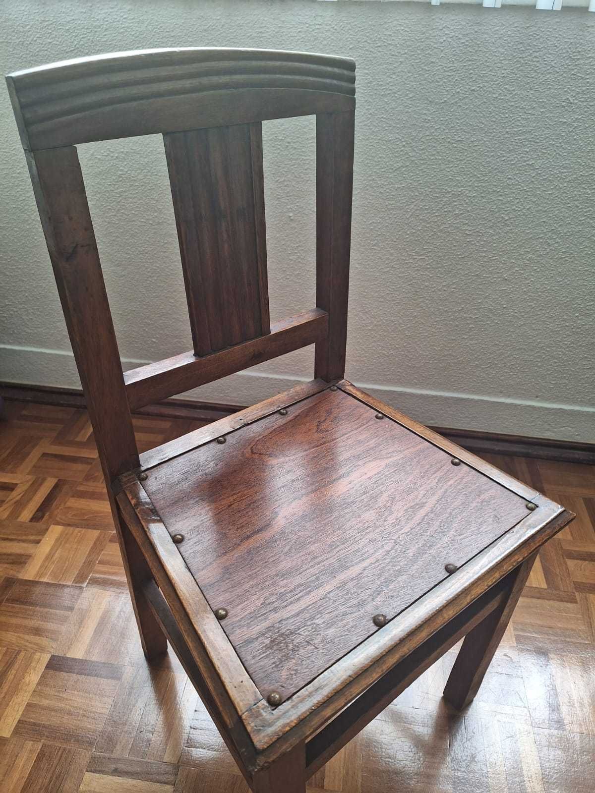 Cadeira madeira antiga